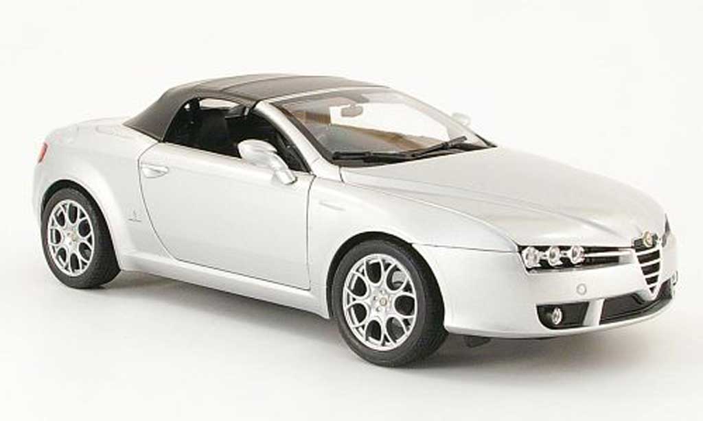 Alfa Romeo Spider 1/18 Welly grijs capote modelauto