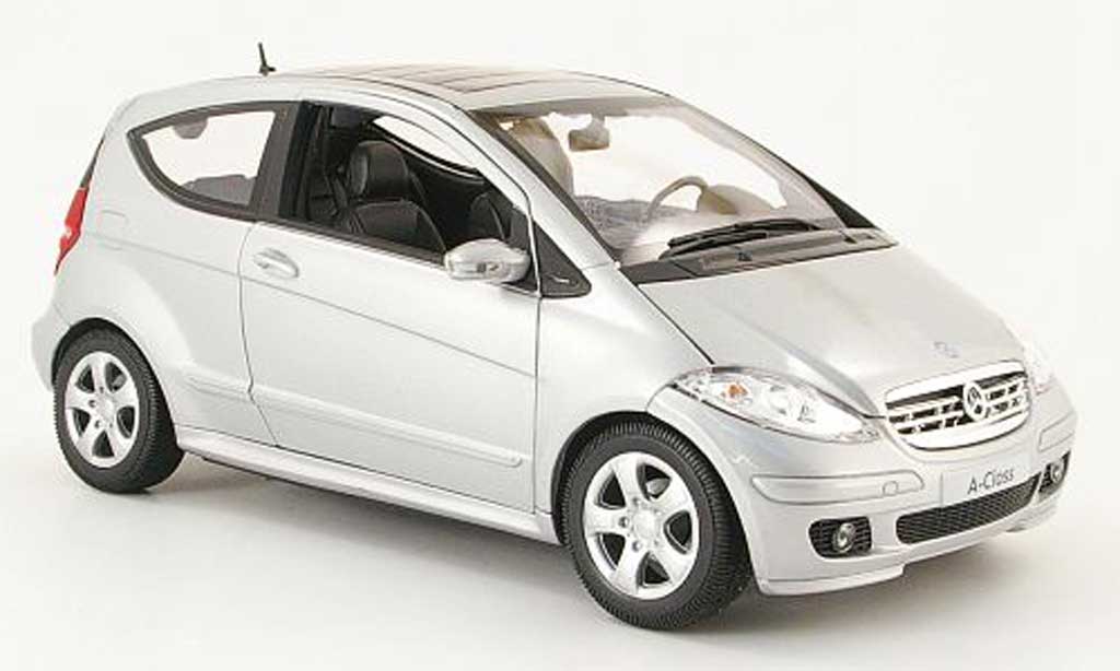 Mercedes Classe A 1/18 Welly 200 grijs 3 portes modelauto