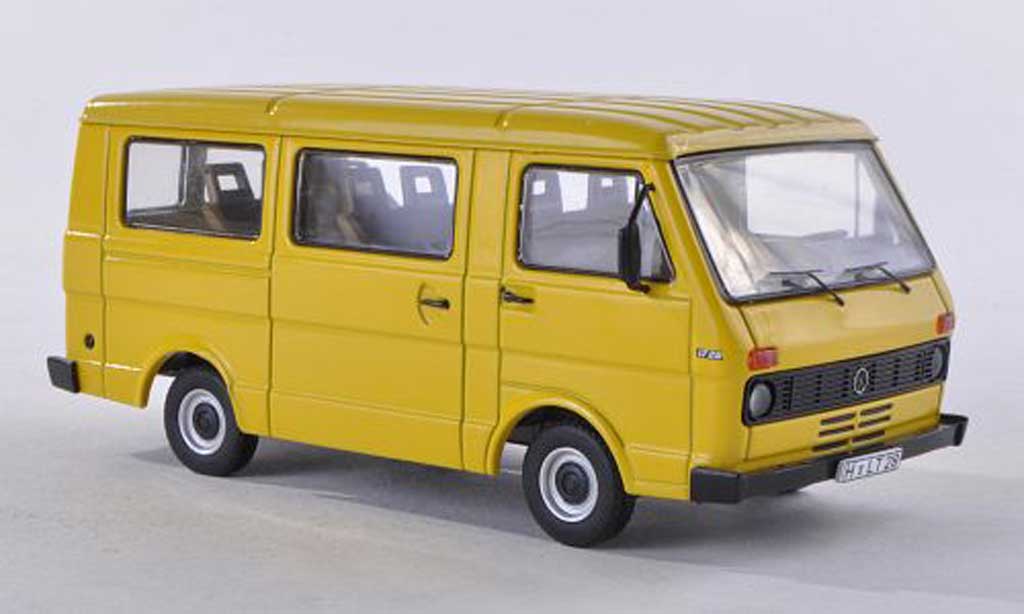Volkswagen LT28 1/43 Premium ClassiXXs bus geel modelauto