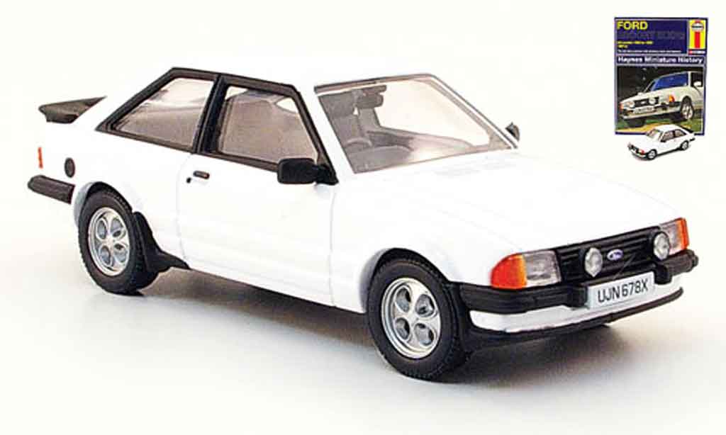 Ford Escort XR3 1/43 Corgi XR3 wit MK3 modelauto
