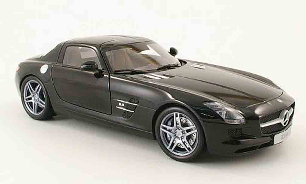 Mercedes SLS 1/18 Minichamps coupe amg (c197) zwart 2010 modelauto
