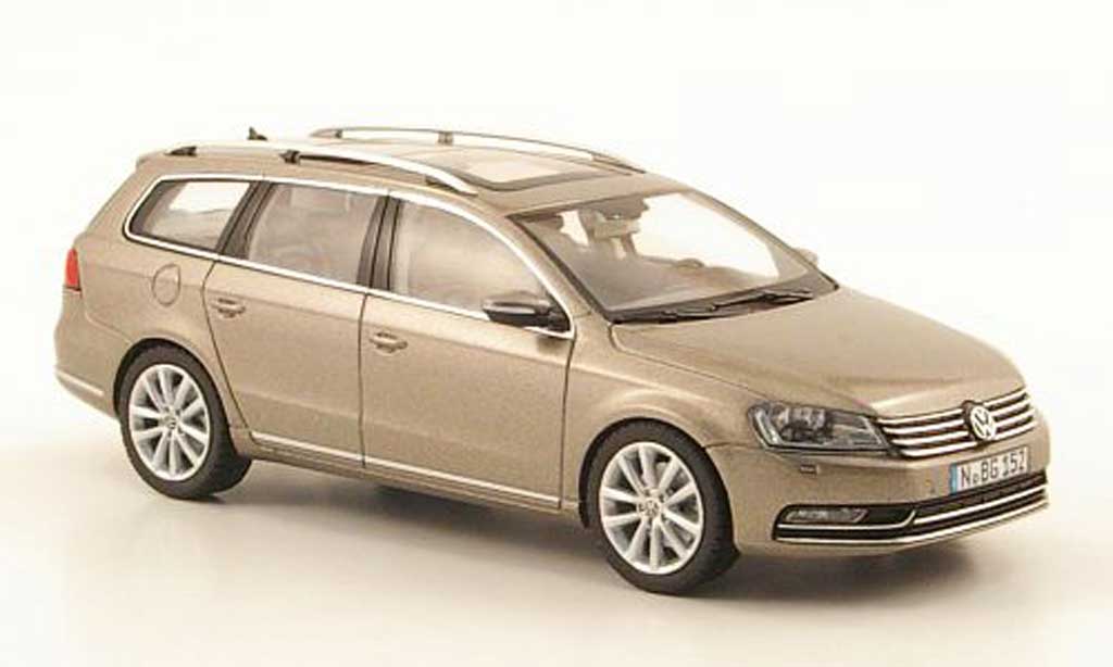 Volkswagen Passat 1/43 Schuco Variant beige 2010 modelauto