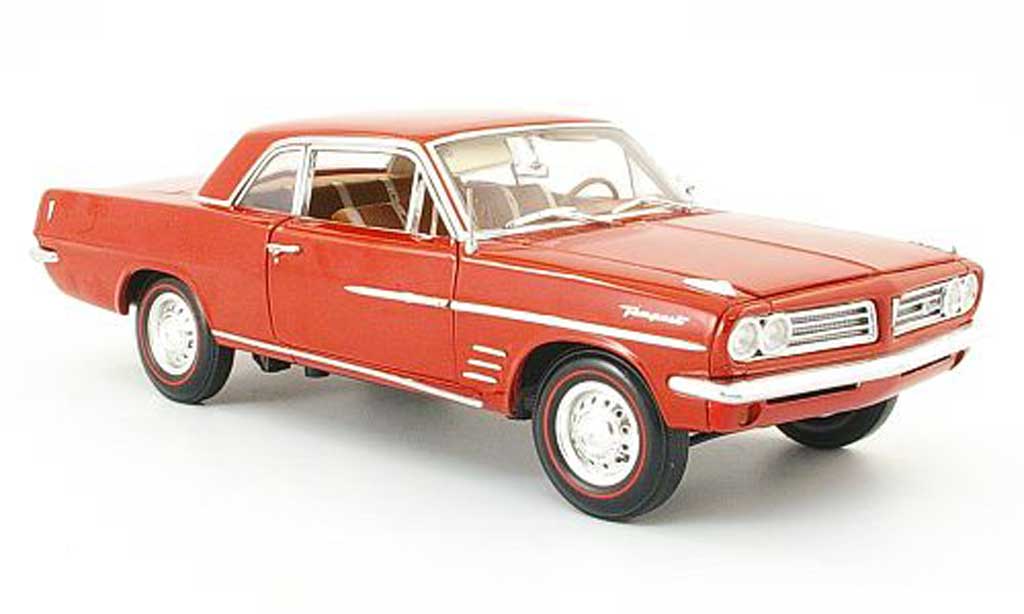 Pontiac Tempest 1/18 Highway 61 coupe rood-bruin 1963 modelauto