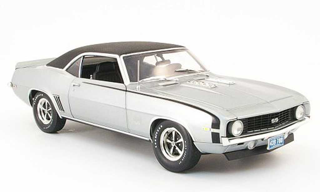 Chevrolet Camaro SS 1/18 Highway 61 SS 396 grijs/zwart 1969 modelauto
