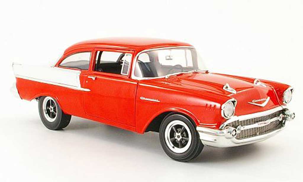 Chevrolet Bel Air 1957 1/18 Highway 61 1957 150 utility sedan rood/cremewit modelauto
