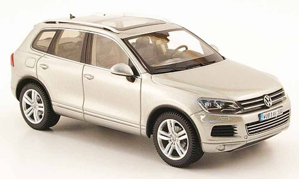 Volkswagen Touareg 1/43 Schuco grijs 2010 modelauto