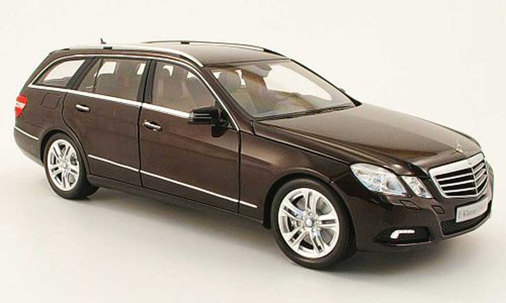 Mercedes Classe E 1/18 Minichamps t-modell (s212) bruin 2009 modelauto