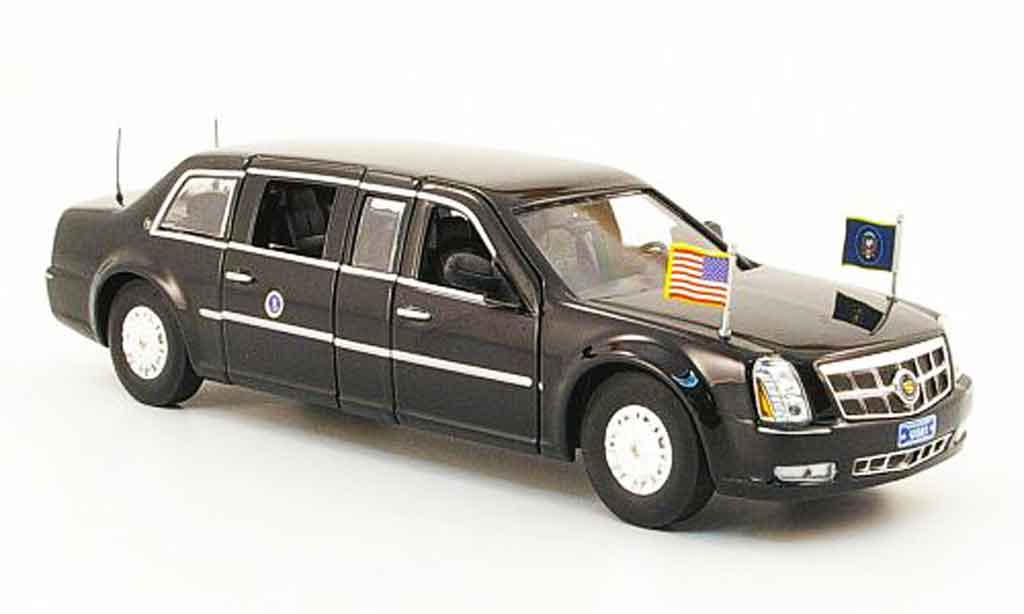 Cadillac DTS 1/43 Luxury Die Cast Presidential Sedan zwart 2009 modelauto
