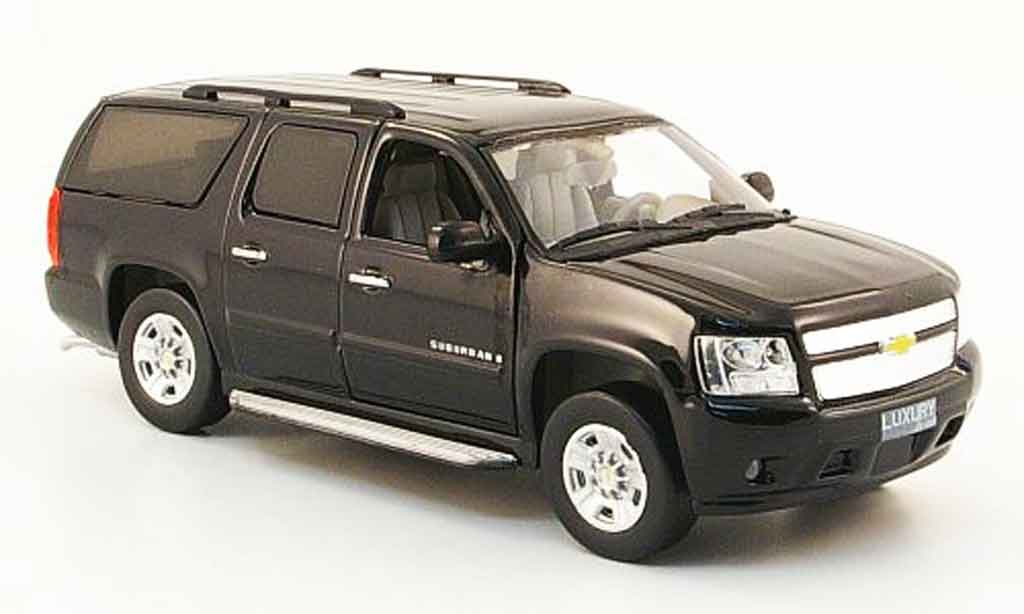 Chevrolet Suburban 1/43 Luxury Die Cast zwart 2009 2010 modelauto
