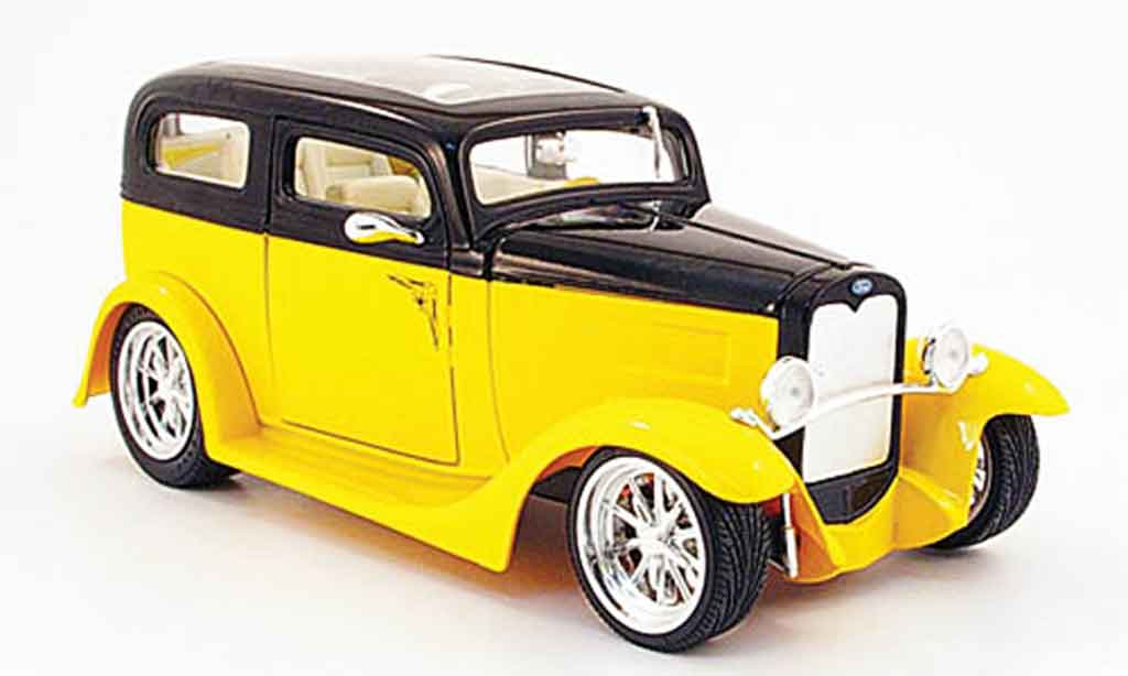 Ford Model A 1/18 Yat Ming sedan geel/zwart avec panoramadach 1931 modelauto