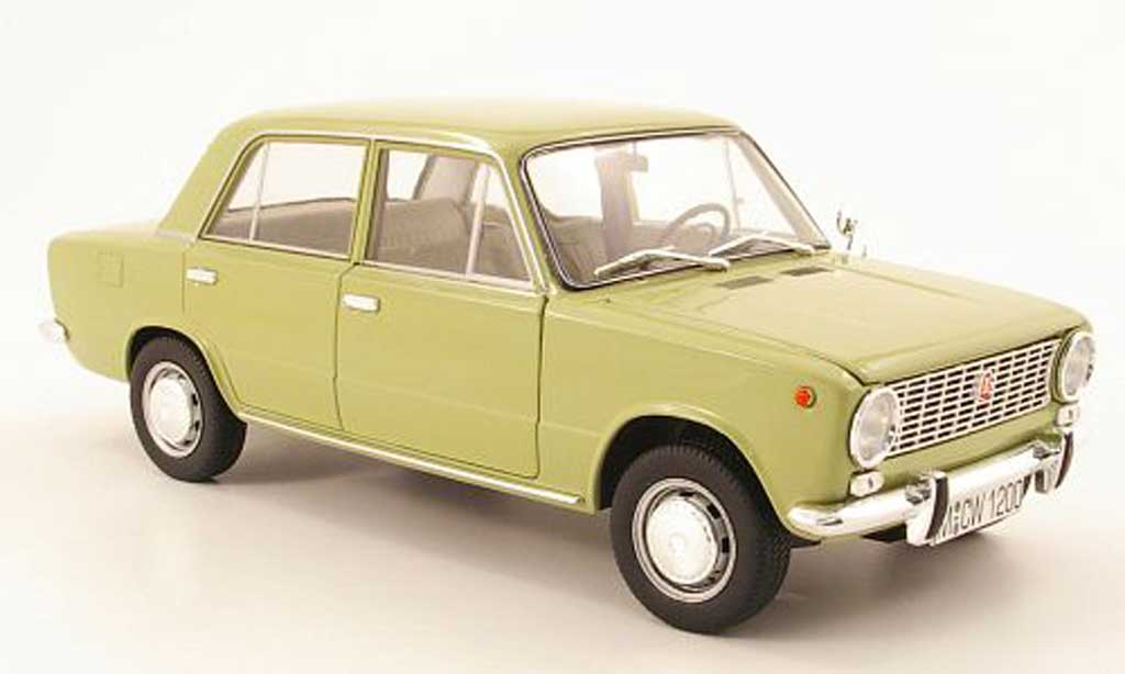 Lada 1200 1/18 IST Models oliv 1971 modelauto