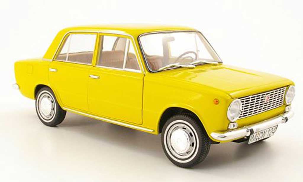 Fiat 124 1/18 IST Models geel l.e. 1012 1971 modelauto