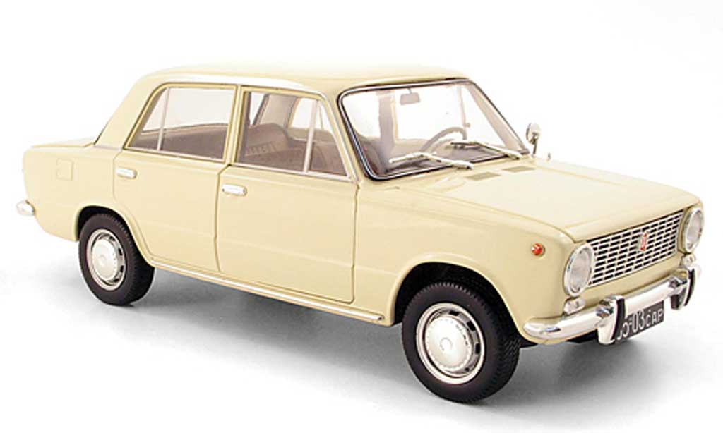 Lada 1200 1/18 IST Models beige 1971 modelauto
