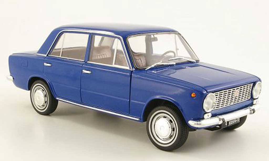 Fiat 124 1/18 IST Models blauw 1966 modelauto