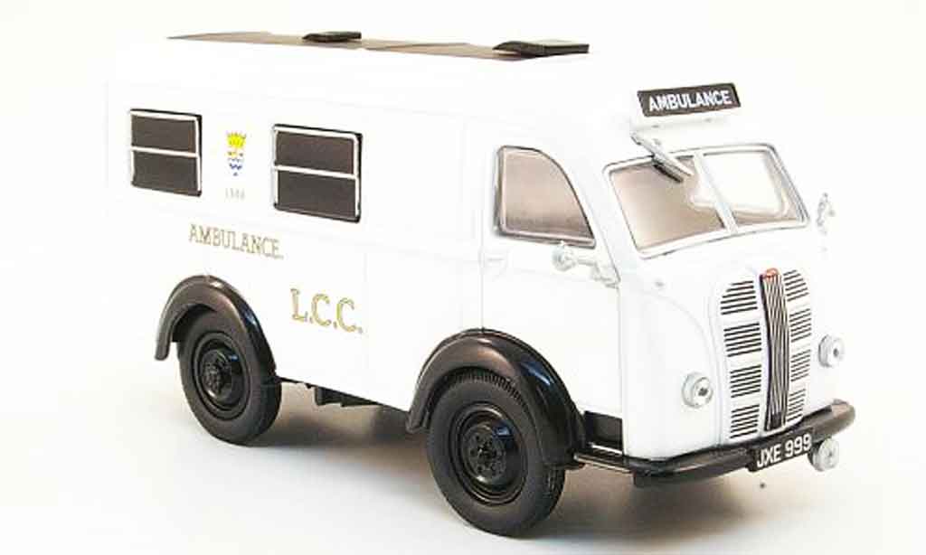 Austin LCC 1/43 Oxford Welfarer Ambulance modelauto