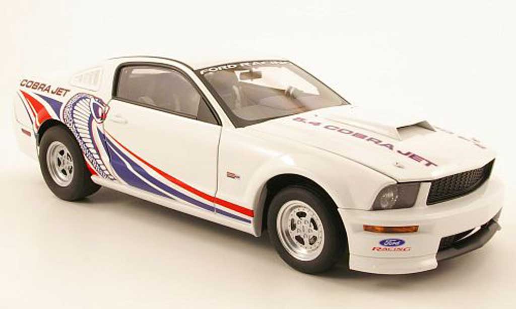Ford Mustang 2009 1/18 Autoart 2009 cobra jet wit modelauto