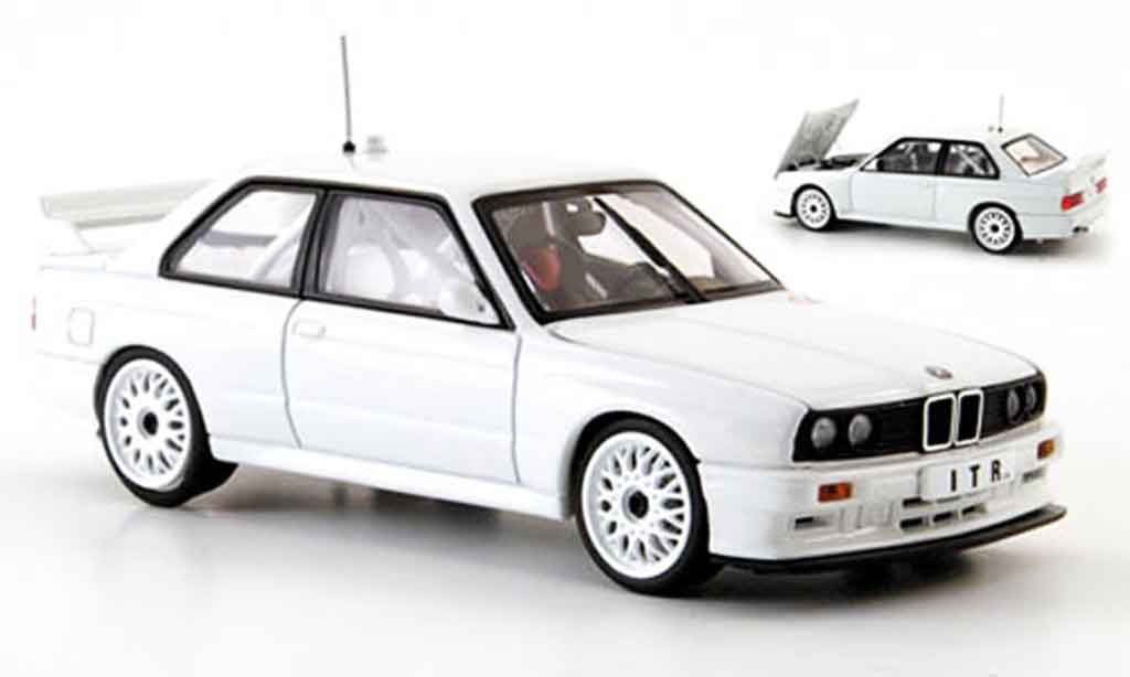 Bmw M3 E30 1/43 Autoart E30 DTM wit Plain Body Version 1991 modelauto
