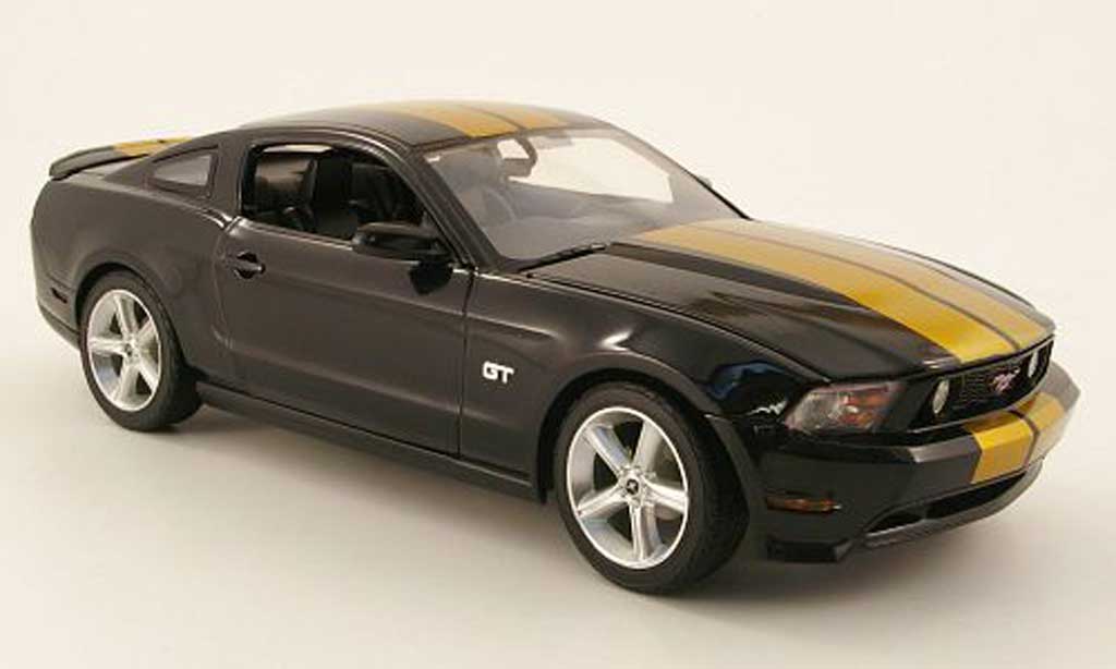 Ford Mustang GT 1/18 Greenlight GT zwart/gold 2010 modelauto