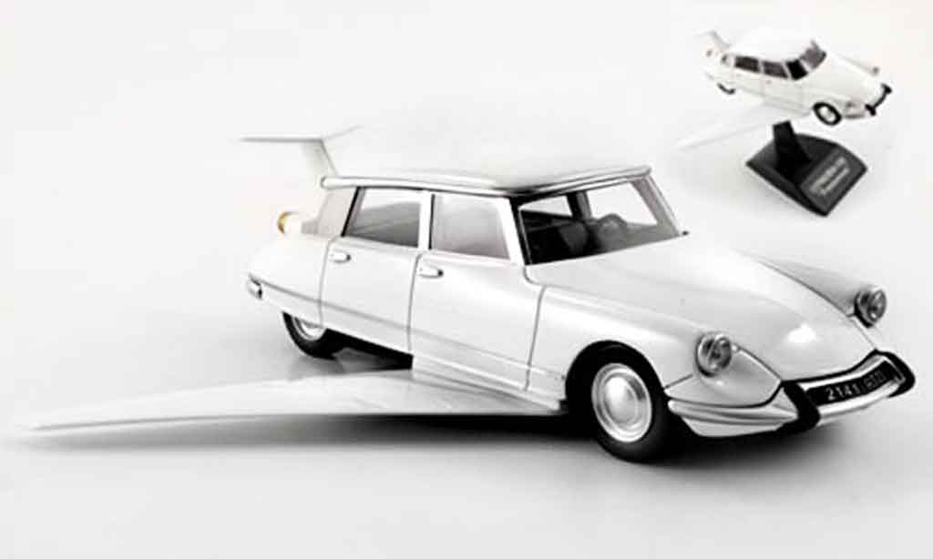 Citroen DS 1/43 Provence Moulage fantomas wit modelauto