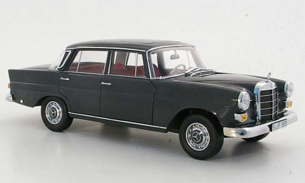 Mercedes 200 1/18 Norev (W110) grijs 1966 modelauto
