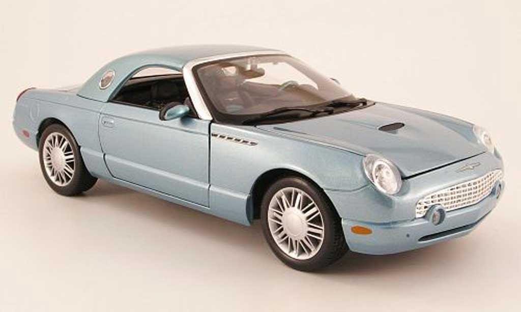 Ford Thunderbird 2002 1/18 Maisto 2002 blauw clair metallized hardtop modelauto