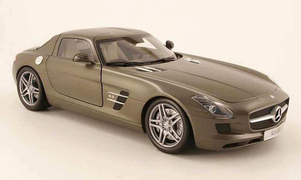 Mercedes SLS 1/18 Minichamps coupe amg (c197) matt grijs 2010 modelauto
