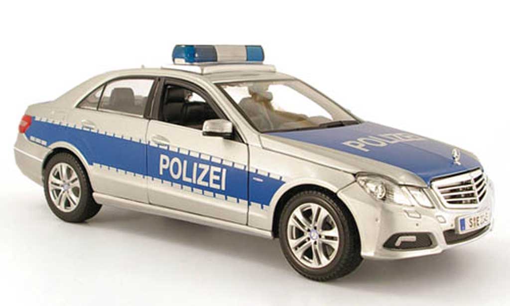 Mercedes Classe E 1/18 Maisto limousine (w 212) politie (d) 2009 modelauto