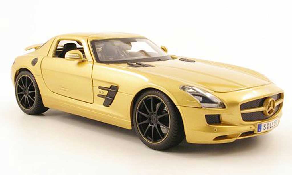 Mercedes SLS 1/18 Maisto coupe amg (c197) or 2010 modelauto