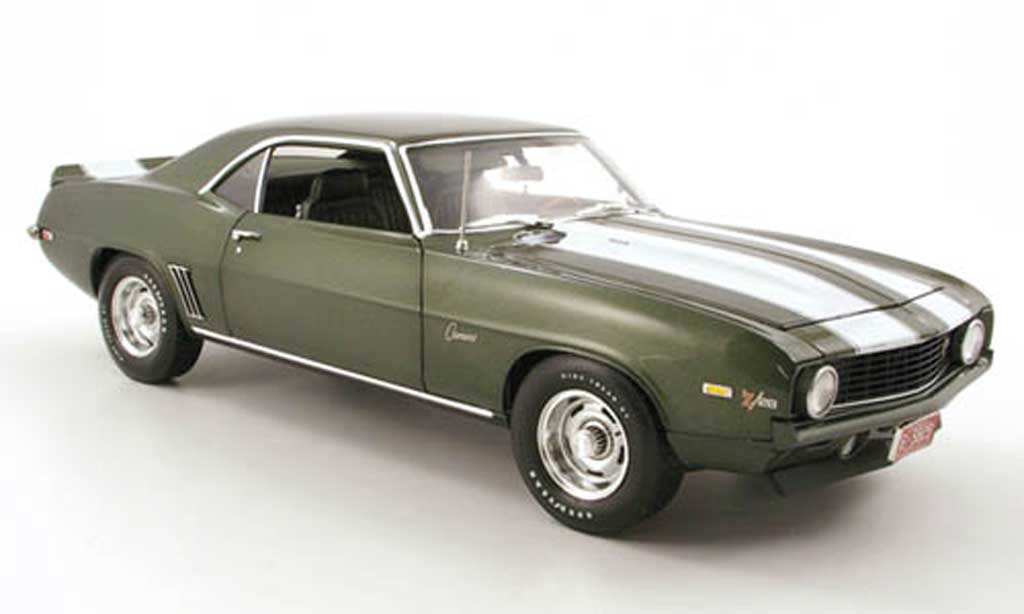Chevrolet Camaro Z28 1/18 Highway 61 Z28 grun 1969 modelauto