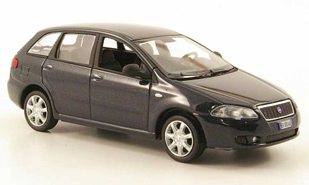Fiat Croma 1/43 Hachette II blauw 2005 modelauto
