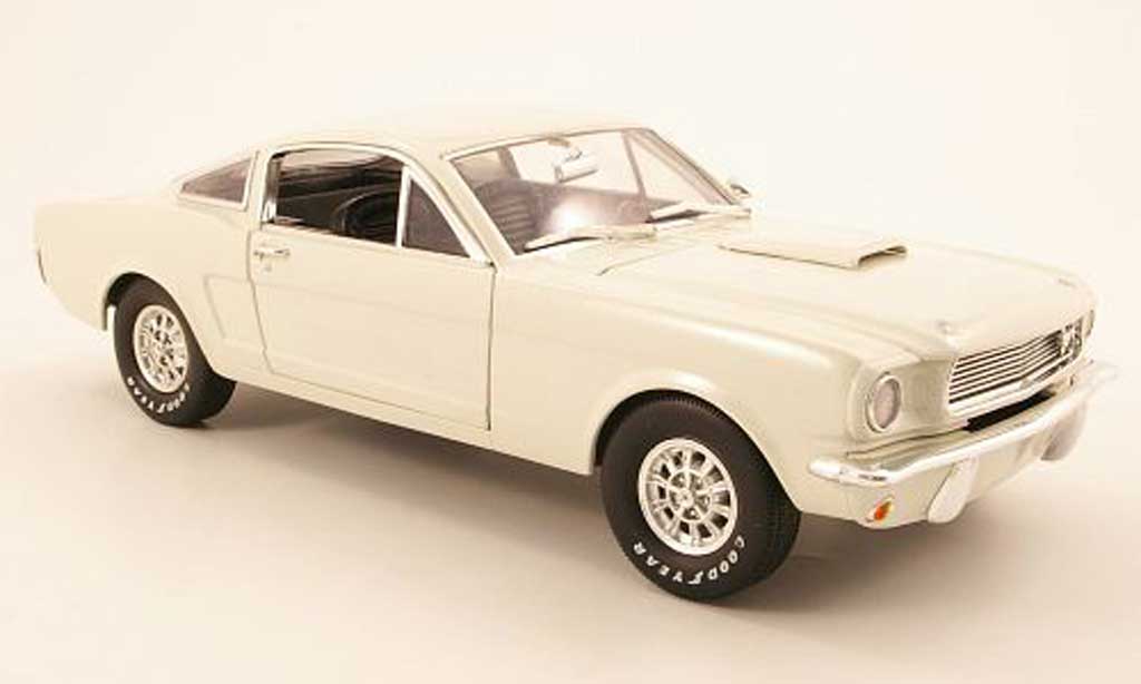 Shelby GT 350 1966 1/18 Shelby Collectibles 1966 wit modelauto