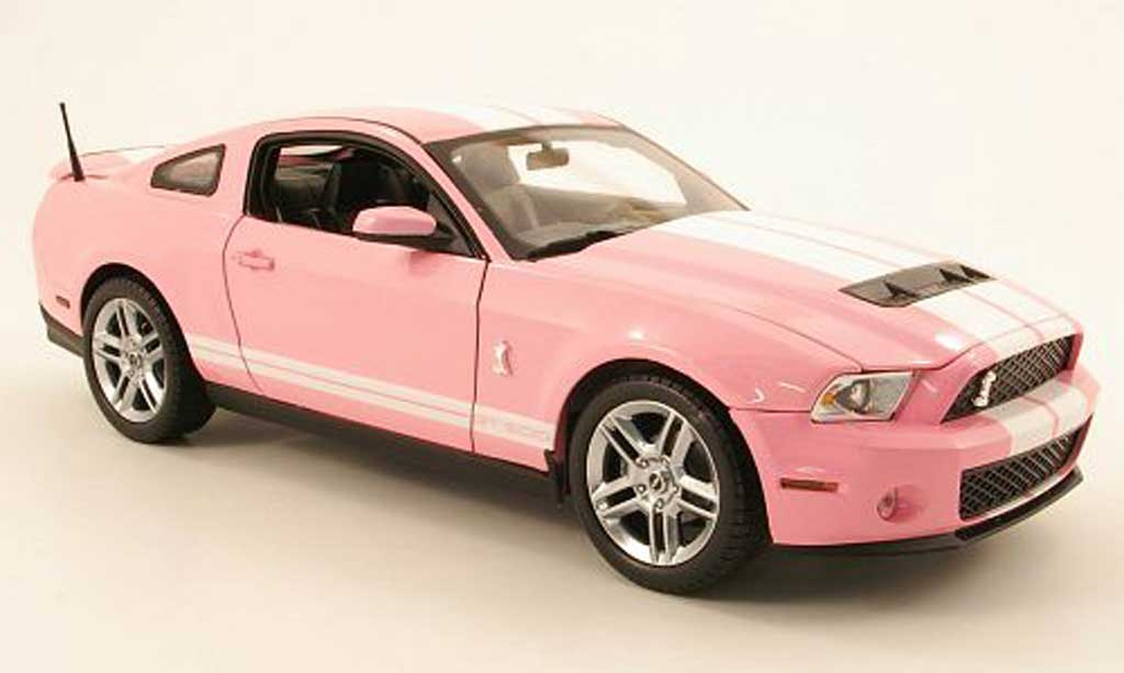 Shelby GT 500 1/18 Shelby Collectibles pink/wit 2010 modelauto
