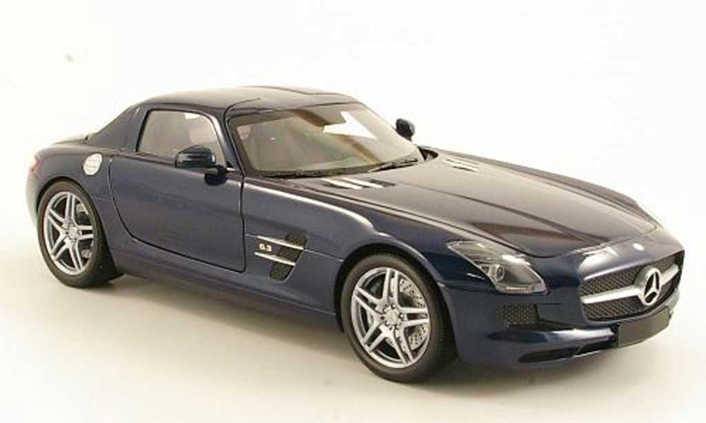 Mercedes SLS 1/18 Minichamps coupe AMG (C197) blauw 2010 modelauto