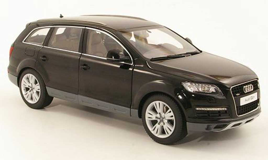 Audi Q7 1/18 Kyosho zwart Facelift modelauto