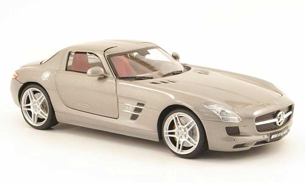 Mercedes SLS 1/18 Mondo Motors coupe amg grijs modelauto