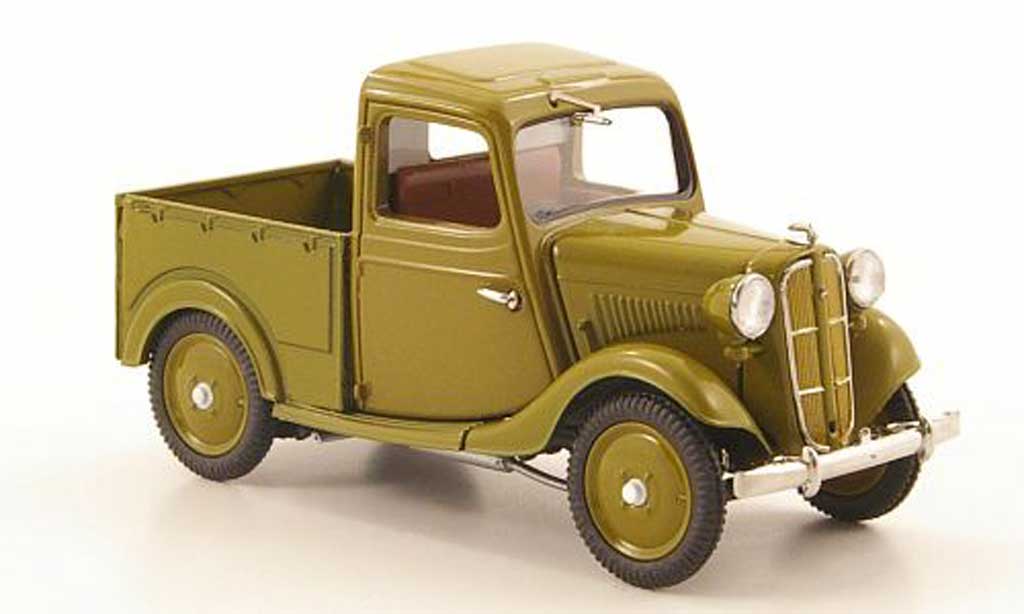 Datsun 17 1/43 Ebbro Truck olivgrun 1937 modelauto