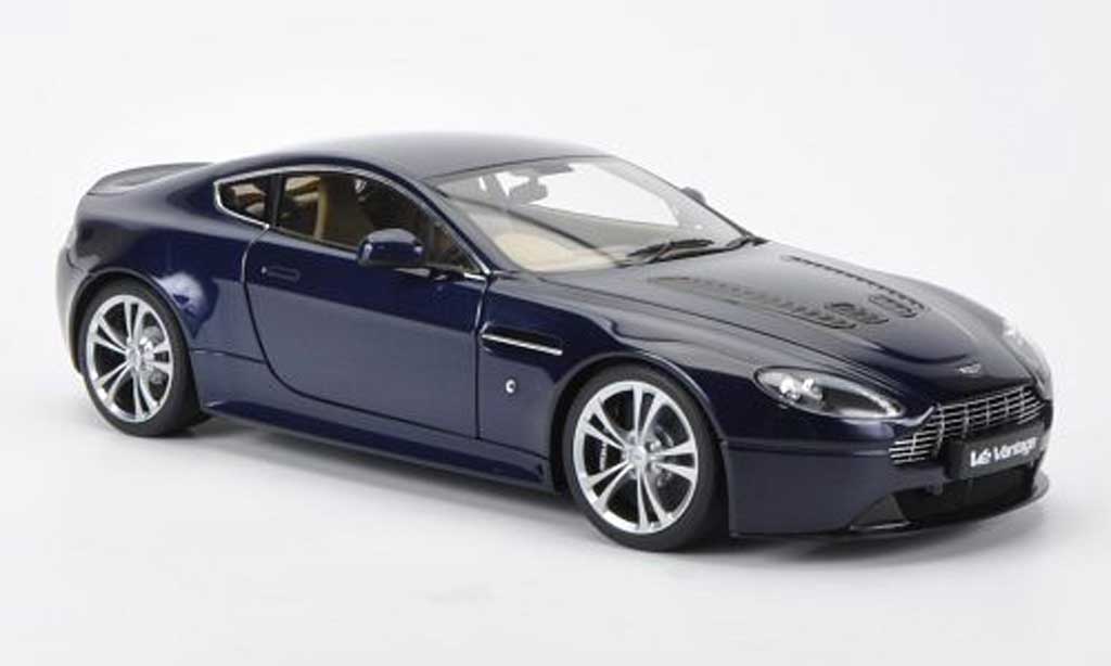 Aston Martin V12 Vantage 1/18 Autoart Vantage blauw RHD modelauto