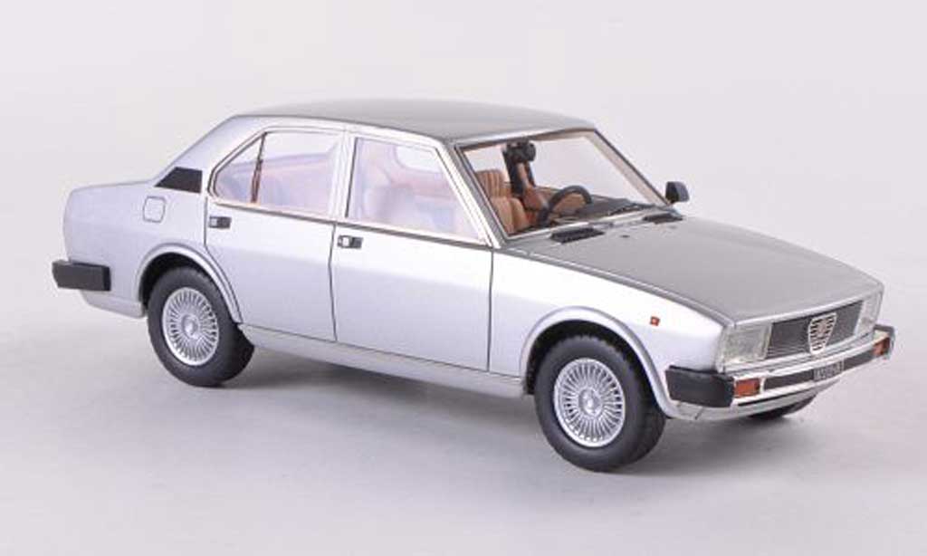 Alfa Romeo Alfetta 2000 1980 1/43 Neo 2000 1980 grijs modelauto