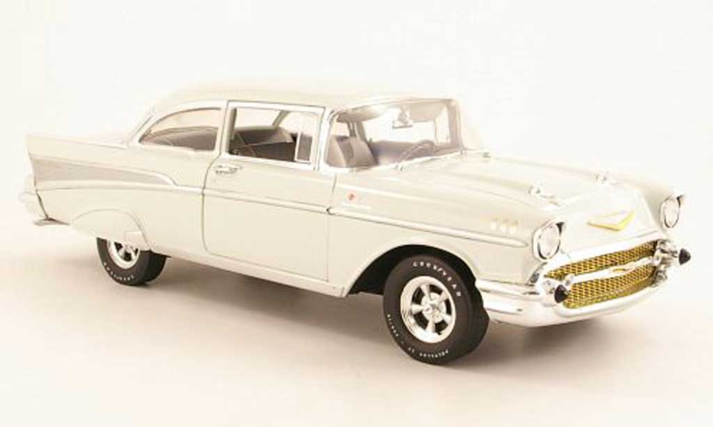 Chevrolet Bel Air 1957 1/18 Highway 61 1957 wit modelauto