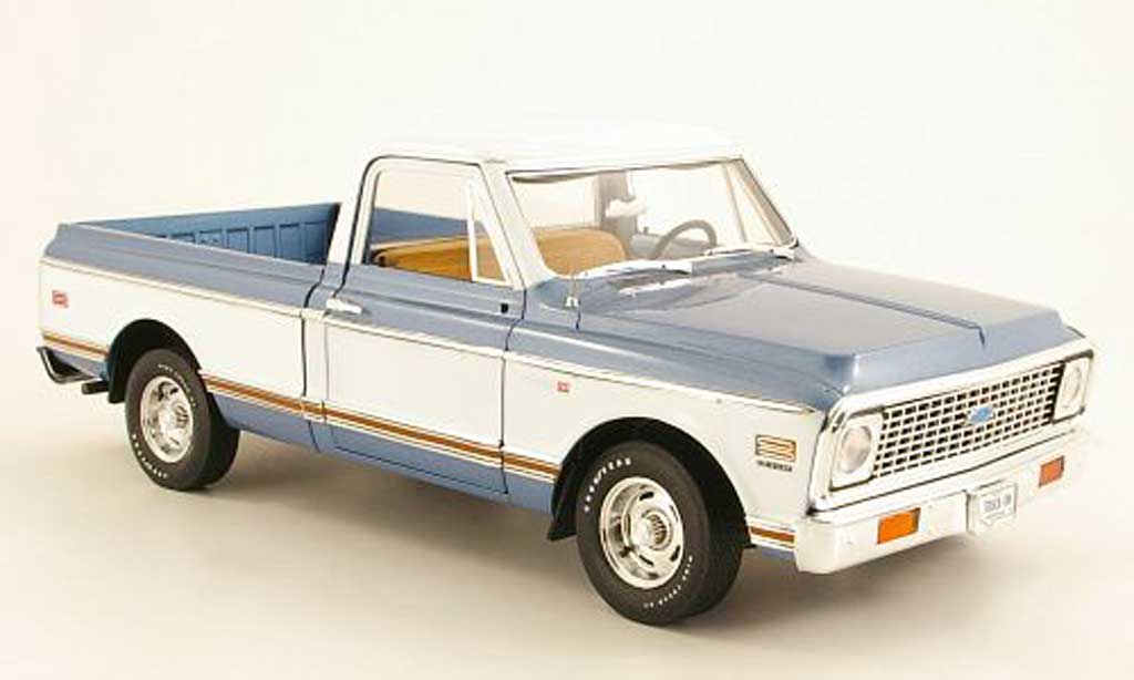 Chevrolet C-10 1/18 Highway 61 Fleetside Pick Up blauw/wit 1972 modelauto