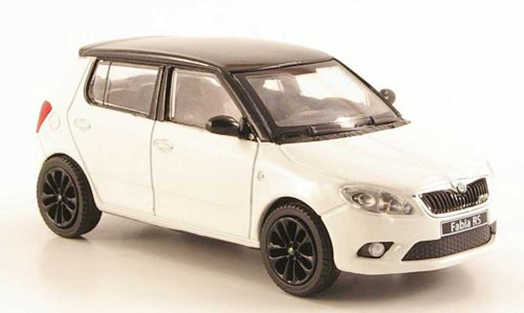 Skoda Fabia 1/43 Abrex wit mit zwartem Dach und Felgen 2010 modelauto