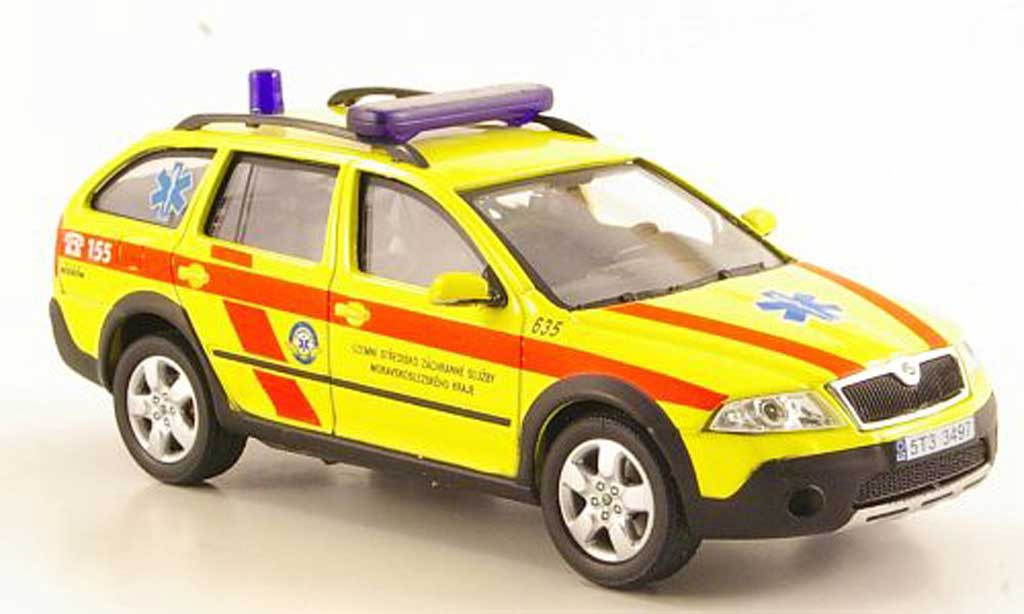 Skoda Octavia Combi 1/43 Abrex Combi Scout Notarzt modelauto