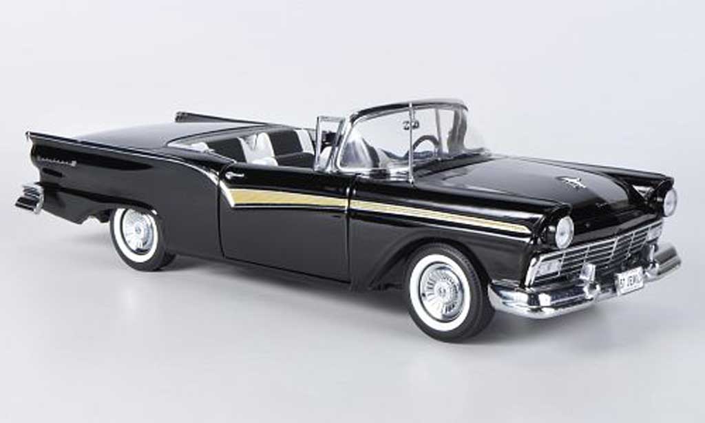 Ford Fairlane 1957 1/18 Sun Star 1957 500 Skyliner zwart modelauto