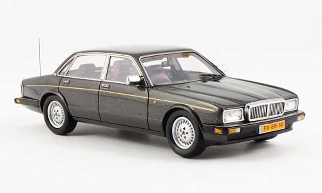 Daimler XJ40 1/43 Neo Sovereign grijs 1990 modelauto