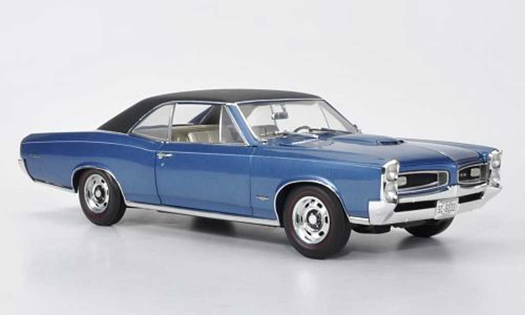 Pontiac GTO 1/18 Highway 61 Hardtop blauw/matt zwart 1966 modelauto