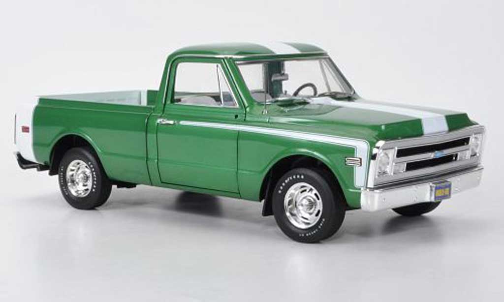 Chevrolet C-10 1/18 Highway 61 Fleetside Pick Up grun/wit 1969 modelauto