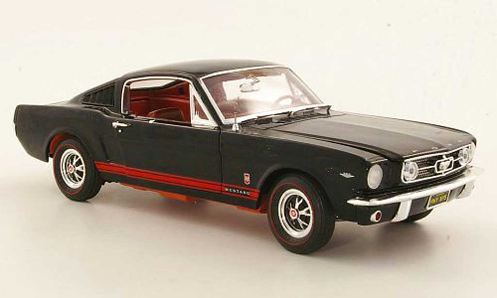 Ford Mustang 1965 1/18 Ertl 1965 GT Fastback zwart/rood modelauto