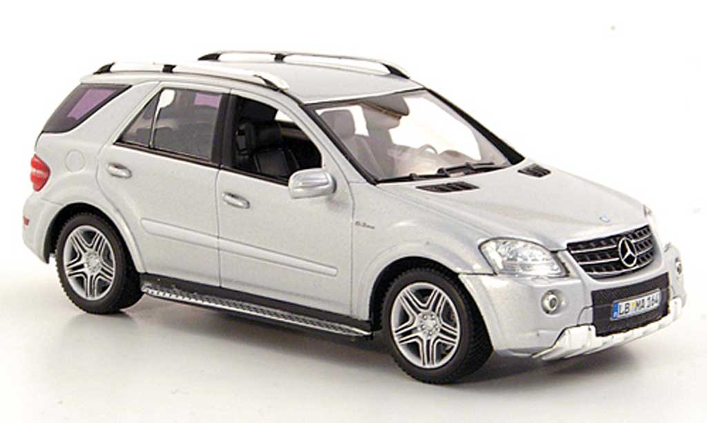 Mercedes Classe M 1/43 Minichamps ML 63 AMG (W164) grijs 2006 modelauto