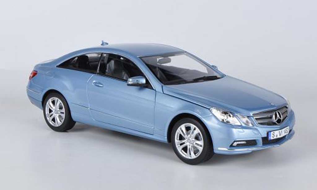 Mercedes 500 E 1/18 Norev E Coupe blauw 2009 modelauto
