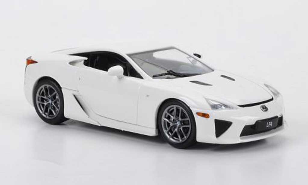Lexus LFA 1/43 Minichamps wit avec Figur 2010 modelauto